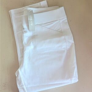 🤍 🆕 Chicos Travelers White Capri Stretch Pants